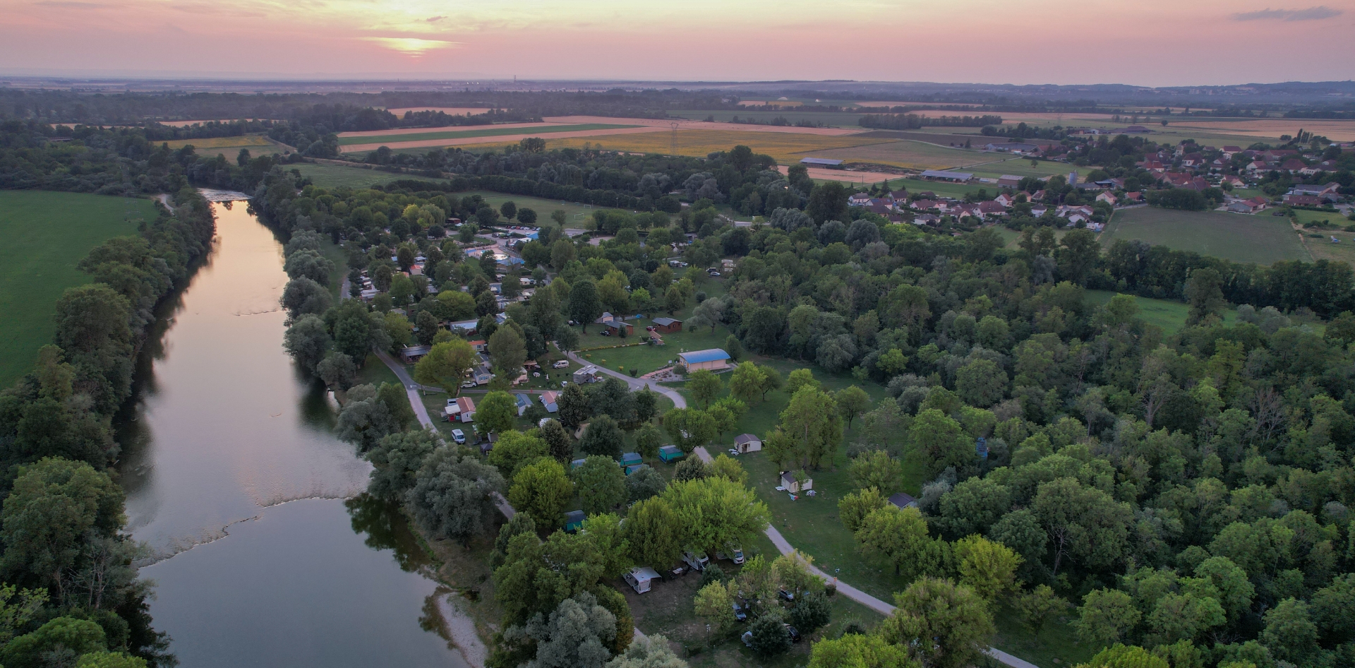 Contacter le camping Les Bords de Loue en Bourgogne-Franche-Comté