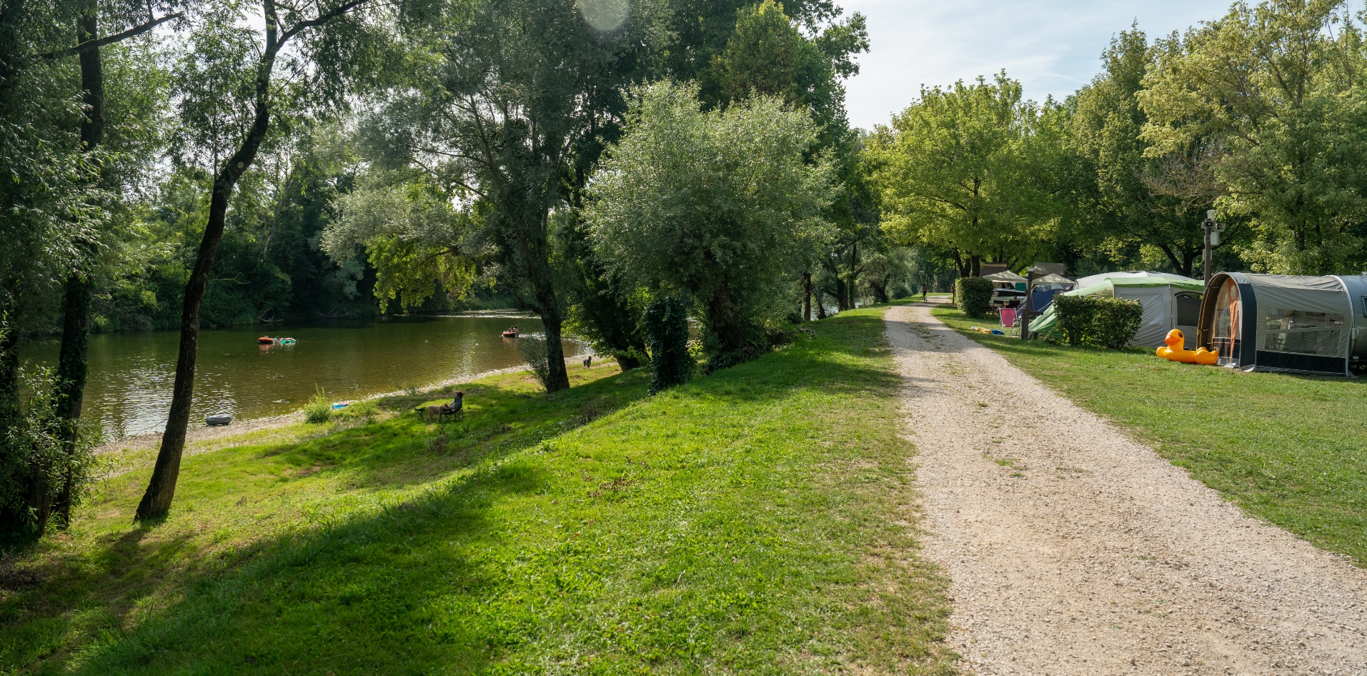 Les emplacements du camping dans le Jura les Bords de Loue, pour les tentes