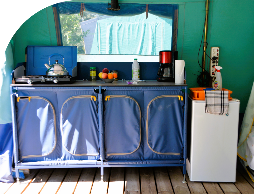 Kitchen area in the canvas bungalow to rent at Les Bords de Loue campsite in Jura