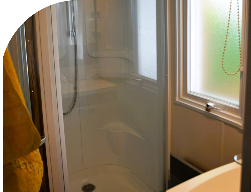 Bathroom with shower in the Privilege mobile home