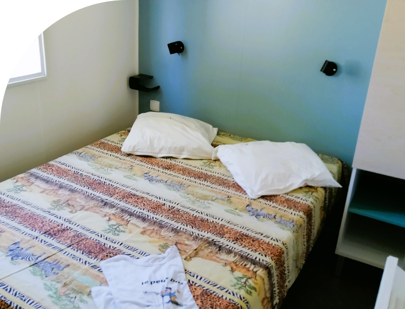 Chambre avec lit 2 personnes du mobil-home Quattro