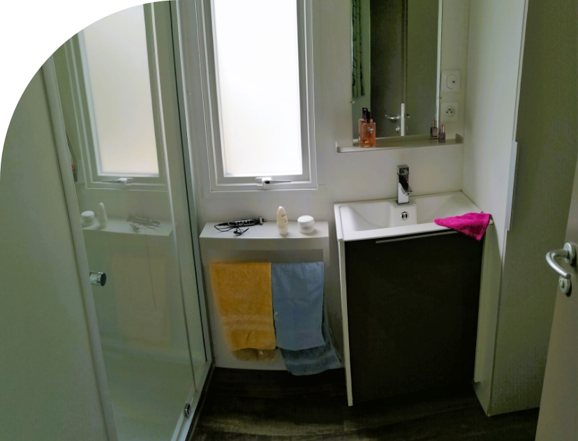 Bathroom in the Trio mobile home to rent at Les Bords de Loue campsite