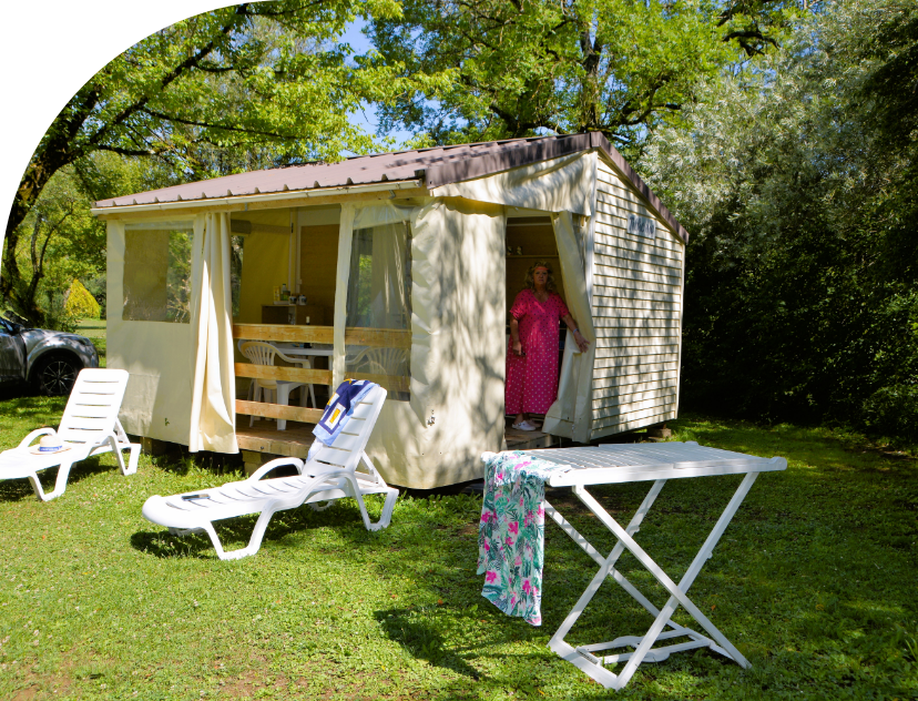 Buitenkant van de Tithome, te reserveren op camping 