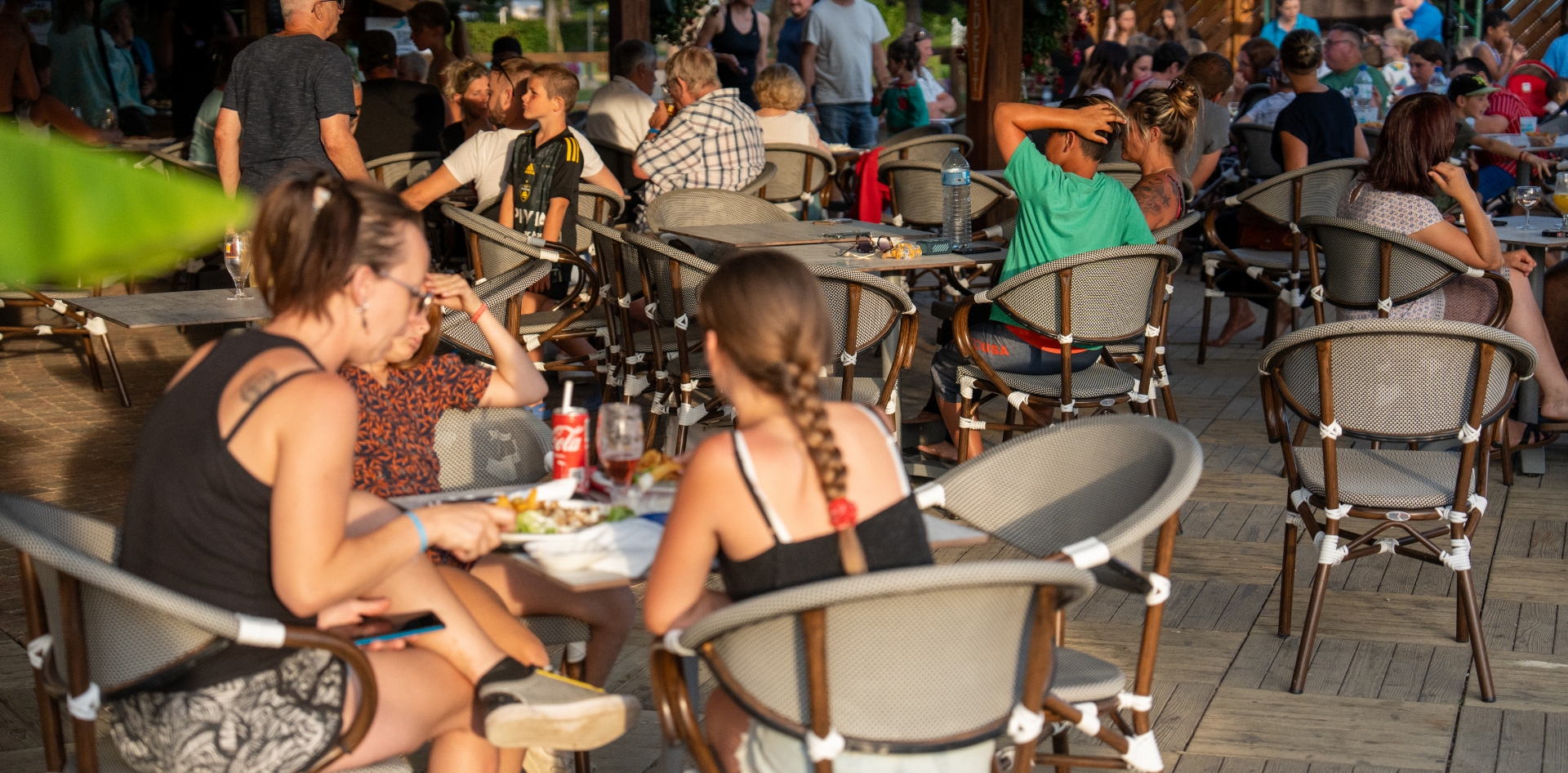 Die Snackbar und Bar des Campingplatzes Les Bords de Loue