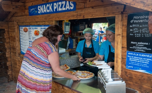 Die Snackbar des Campingplatzes Les Bords de Loue